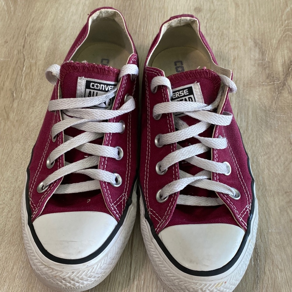 Pink low converse